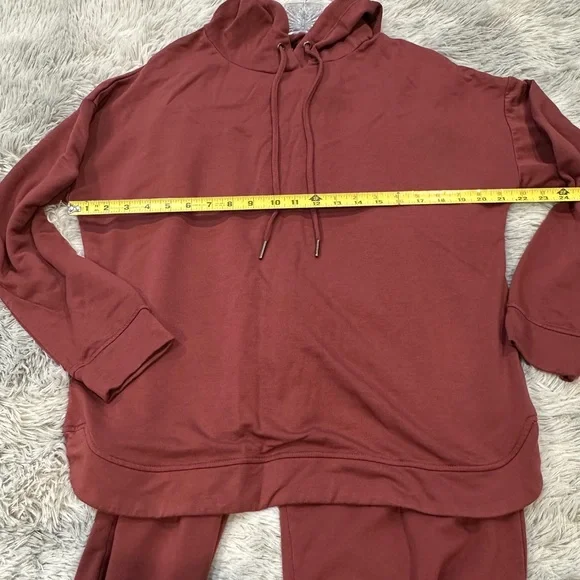 Max & Mia Burgundy Lounge Set - Picture 5 of 9